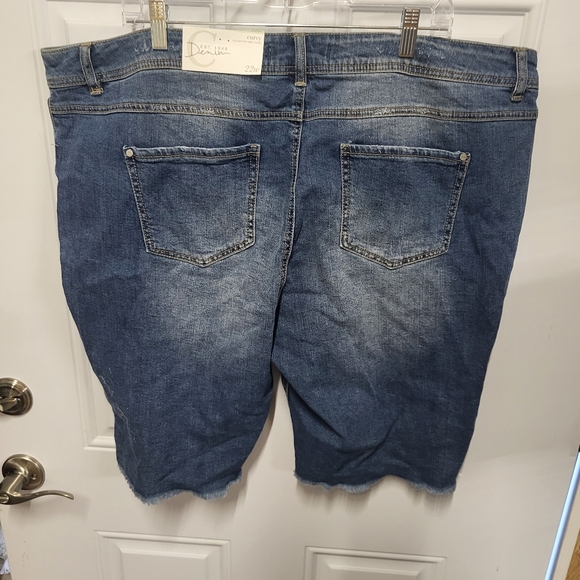 C Est 1946 Denim Womens Jean Shorts Curvy Distressed Button Fly Size‎ 22W New - Picture 5 of 10
